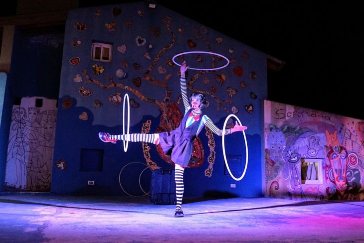 El evento propone un espacio teatral con perspectiva de g&eacute;nero, que convoca a la comunidad a celebrar la cultura popular con una amplia variedad de espect&aacute;culos de distintos g&eacute;neros, con entrada libre y gratuita.