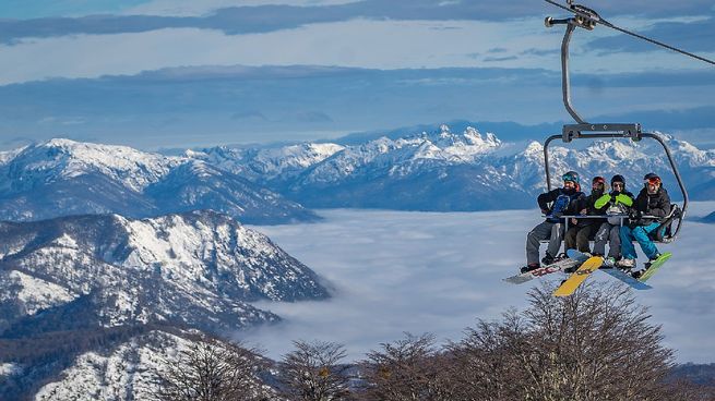 San Martín de los Andes. Chapelco registró un récord en la pre-venta de pases para medios de elevación, clases de esquí y snowboard así como alquiler de equipos durante los meses previos a la apertura.