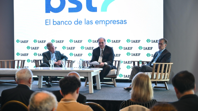 Roberto Silva anunció ante el IAEF las nuevas regulaciones para el mundo cripto.