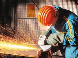 sin la uia, el gobierno arma plan industrial para duplicar el empleo
