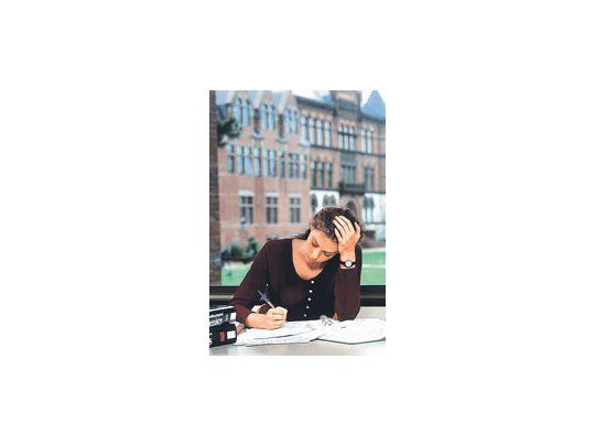 Vale todo por un trabajo: graduados extreman recursos