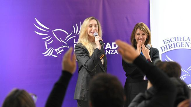 Karina Milei encabezó la presentación de la Escuela de Dirigentes de LLA junto a Pilar Ramírez.