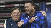 Miguel Herrera y el Turco Mohamed, dos técnicos de jerarquía pero con una dierencia salarial abismal entre ambos.