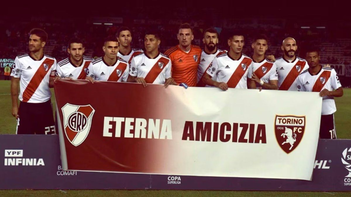 Torino presented its new shirt with a nod to River Plate
