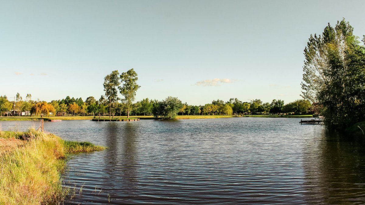 Getaways: it is only 50 kilometers from Buenos Aires and is ideal to enjoy the weekend in a lagoon