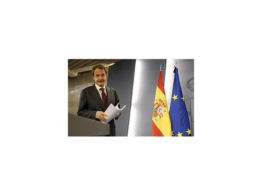 Jaqueado por la crisis económica y la baja popularidad el presidente español intenta relanzar su gobierno.