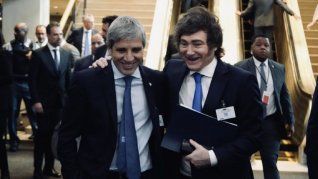 El presidente Javier Milei, junto al ministro de Economía, Luis Caputo. El presidente Javier Milei, junto al ministro de Economía, Luis Caputo.