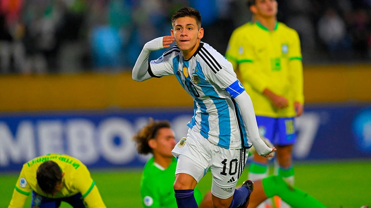 Echeverri festejando uno de los tres goles que le metió a Brasil en el Mundial Sub-17. Echeverri festejando uno de los tres goles que le metió a Brasil en el Mundial Sub-17.