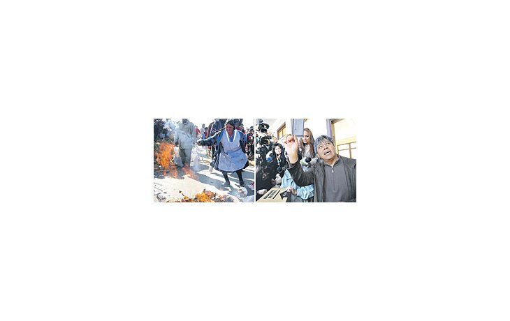 El prefecto tarijeño Mario Cossío votó en el referendo autonomista de ayer , culminación de un proceso que centra el conflicto entre el gobierno boliviano y las regiones más ricas. Movimientos sociales afines a Evo Morales bloquearon rutas para entorpecer la consulta.