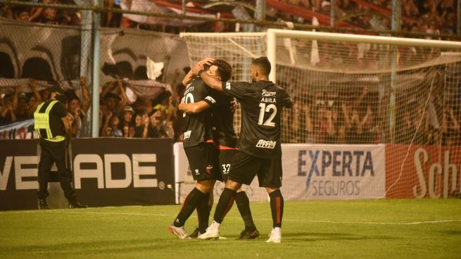 Colón venció 2-1 a Sportivo Peñar