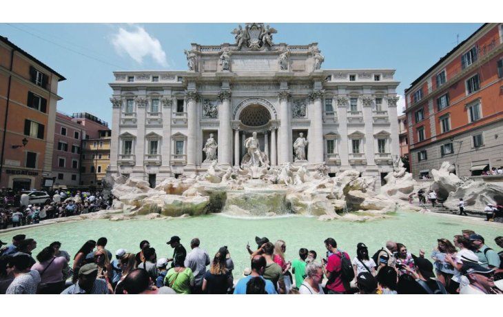 Una postal. Miles de turistas pasan por día por la Fontana di Trevi. A partir de ahora, sólo tendrán tiempo de tirar la moneda y sacarse una foto.