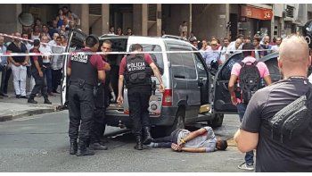 Tiroteo y pánico en el centro porteño: más de 30 disparos, tres heridos y un detenido tras robo a joyería