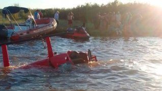 El helicóptero del empresario muerto, sumergido en el Río Paraná