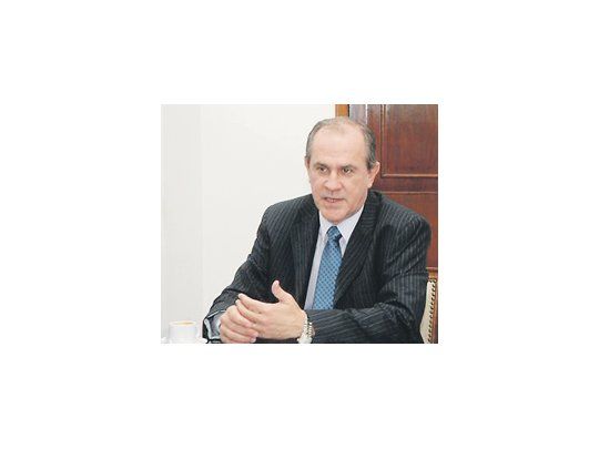 Pese al magro papel de Ricardo Alfonsín en las primarias, Nikisch no piensa en alentar el corte de boleta, como el mendocino Roberto Iglesias. «Ni se me pasa por la cabeza; no lo comparto», asegura.