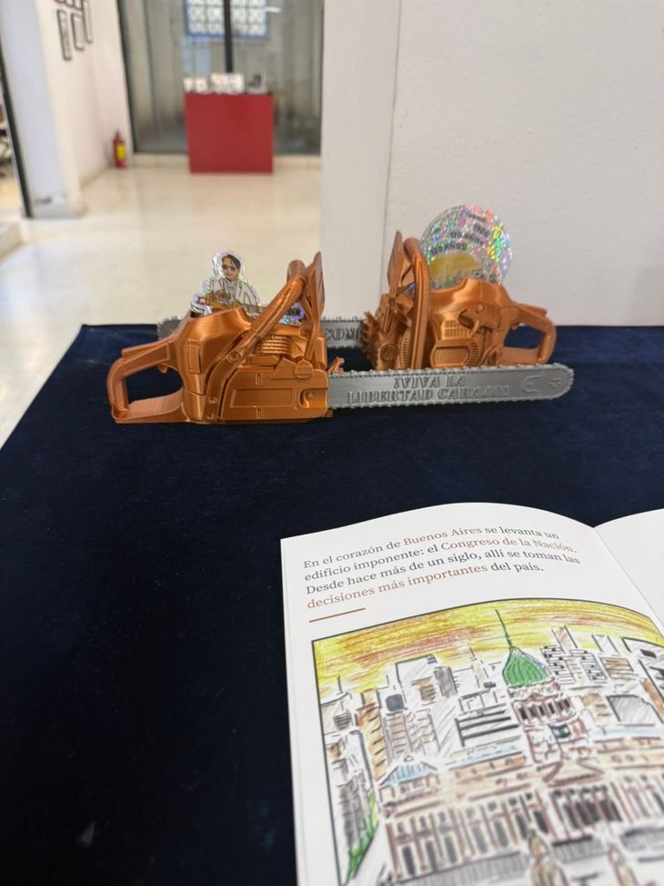 Parte de la muestra por los 120 años del Congreso de la Nación. Parte de la muestra por los 120 años del Congreso de la Nación.