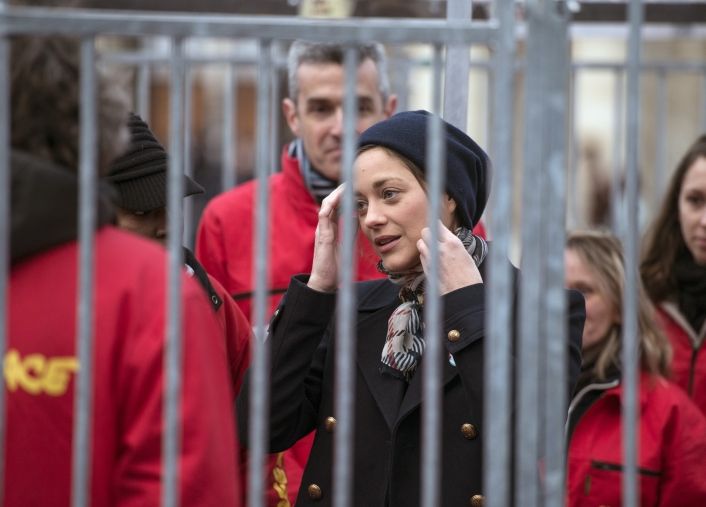 Marion Cotillard se encierra por activistas de Greenpeace (foto 1)