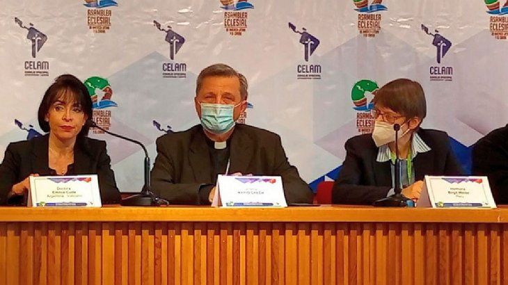 En la enumeración de ausencias, también es fundamental nombrar a los laicos que forman parte de los Movimientos Populares, por citar Misioneros de Francisco en Argentina o los Movimientos Sin Tierra de Brasil.