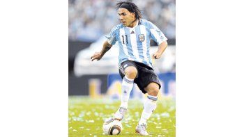 ámbito.com | Carlos Tevez fue el mejor de la cancha y también lo fue en los entrenamientos. Por ahora es suplente, en un esquema que no admite más de dos delanteros juntos.