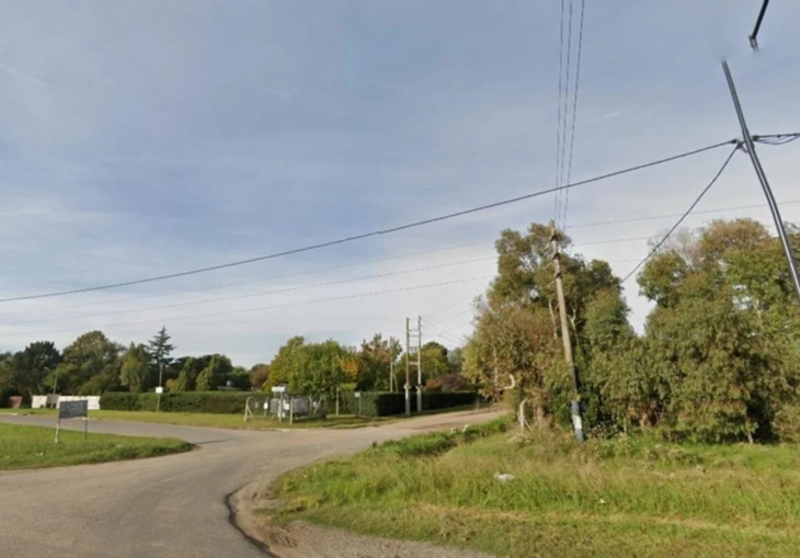 A man reported that two workers who were placing posts in the gated community located on streets 635 and 131 stole a jar of gold that he had buried in the garden of his house in order to protect it. A man reported that two workers who were placing posts in the gated community located on streets 635 and 131 stole a jar of gold that he had buried in the garden of his house in order to protect it.