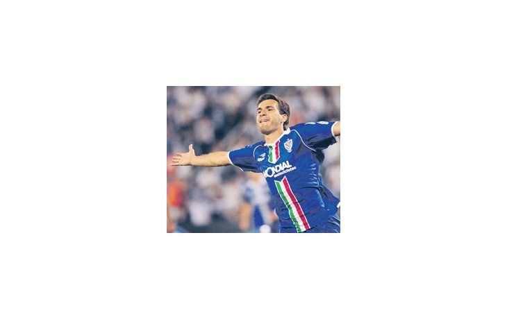 David Ramírez abre los brazos para festejar el único gol del partido. El «Mago» fue la mejor figura de un Vélez que terminó a toda orquesta.