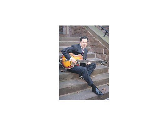 John Pizzarelli dice de su padre, el legendario Bucky Pizzarelli: «De él aprendí todo lo que sé; es un extraordinario guitarrista. Nadie toca a Duke Ellington como él.