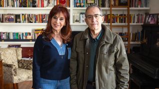 La exmandataria Cristina Kirchner recibió a Carlos Maslatón en su departamento de Constitución. La exmandataria Cristina Kirchner recibió a Carlos Maslatón en su departamento de Constitución.