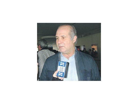 De la política al fútbol. Baldomero Álvarez de Olivera será candidato a presidente de Independiente, y Julio Comparada será vice primero.