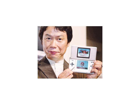 El artista japonés Shigeru Miyamoto, creador de Mario Bros. y considerado el padre del videojuego, fue distinguido ayer con el Premio Príncipe de Asturias de Comunicación y Humanidades.