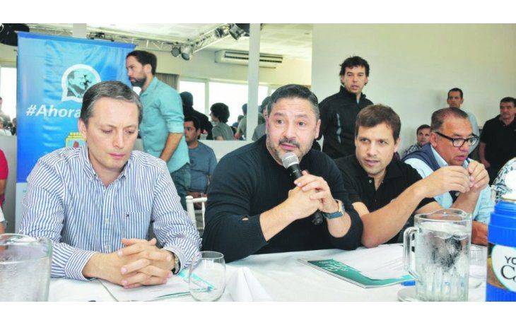 ámbito.com | Intendentes. Gustavo Menéndez (presidente), Fernando Gray (vice 1°) y Juan Pablo de Jesús (sec. gral) encabezaron el plenario del peronismo postkirchnerista en San Bernardo. El sector de Cristina no asistió a la cumbre.