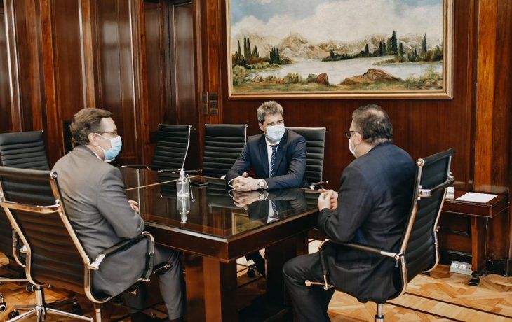 El gobernador de San Juan, Sergio Uñac, mantuvo este martes una reunión de trabajo con el ministro de Desarrollo Productivo de la Nación, Matías Kulfas y el secretario de Minería, Alberto Hensel, para analizar el nuevo régimen de fomento a las inversiones.
