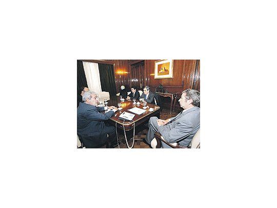 El titular de la Democracia Cristiana, Carlos Traboulsi, visitó a Cobos en su despacho junto a los dirigentes Gustavo Coppola y Horacio Oyhanart.