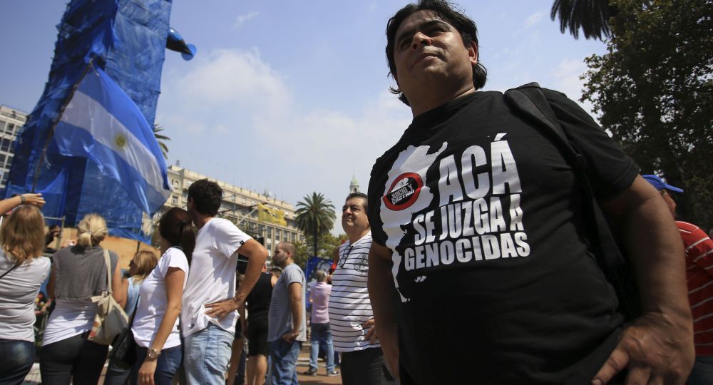 En multitudinaria marcha, organismos de DDHH lanzaron duras críticas al Gobierno (foto 3)