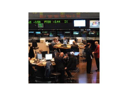La Bolsa porteña se sobrepuso al pánico inicial y bajó un 2,4%