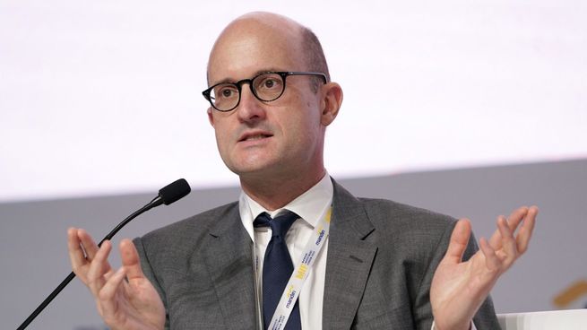 Robin Brooks cuestionó la intervención cambiaria del Gobierno argentino. Robin Brooks cuestionó la intervención cambiaria del Gobierno argentino.