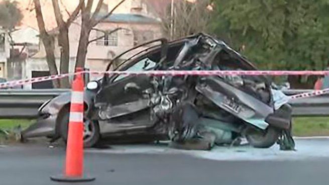Así quedó uno de los autos del choque en la General Paz.