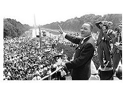 Martin Luther King ante la multitud en el Lincoln Memorial de Washington en 28 de agostode 1963. Ese día realizó su discurso más memorable, el del famoso «tengo un sueño».