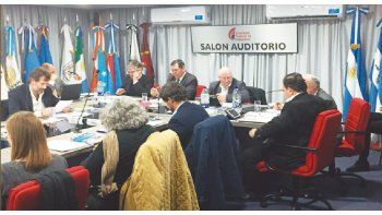 pulseada. La reunión de ayer de la Comisión Federal de Impuestos disparó interpretaciones que marcarán la marcha del Acuerdo de Consenso Fiscal que Mauricio Macri selló con los gobernadores en noviembre pasado.