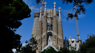 La Sagrada Familia es la iglesia más alta del mundo. La Sagrada Familia es la iglesia más alta del mundo.