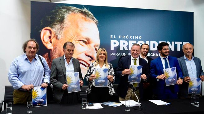 La Coalicioìn Mulicolor presentó su programa de gobierno.