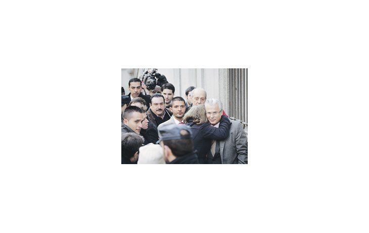 Baltasar Garzón llegó ayer al edificio del Tribunal Supremo español entre la avidez de los periodistas y la solidaridad de sus defensores. El otrora juez estrella afronta tres polémicos juicios que podrían terminar con su carrera.