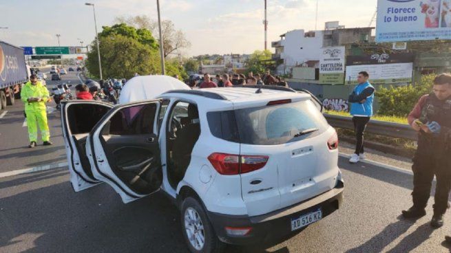 La policía persiguió y detuvo a tres delincuentes en la autopista 25 de mayo.&nbsp;