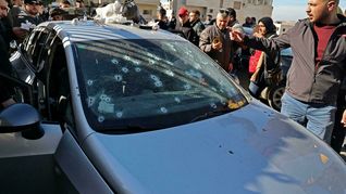 Así quedó el auto atacado por soldados israelíes.