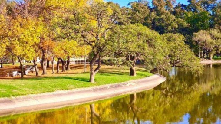 La laguna de Navarro es uno de los atractivos principales de la localidad.
