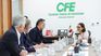 CFE le deposita dinero a miles de hombres y mujeres que recibieron facturas de luz muy caras: requisitos y cómo reclamarlo