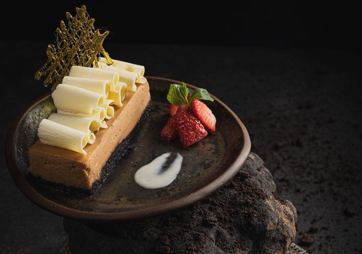 Ofrece tres variedades de cheesecake con ingredientes poco convencionales.