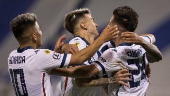 Vélez dejó atrás el mal comienzo en la Liga Profesional, goleó a Unión y subió 10 puestos.