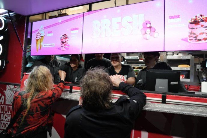 Javier Milei y Karina Mieli, en Mar del Plata. Javier Milei y Karina Mieli, en Mar del Plata.