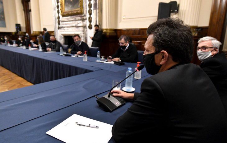 la polemica por las vacunas llega al congreso: laboratorios rinden cuentas