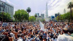 Si el fetichismo tecnocrático condujo al colapso en 2001, su versión recargada de 2025 podría llevar a Argentina a un punto sin retorno. 