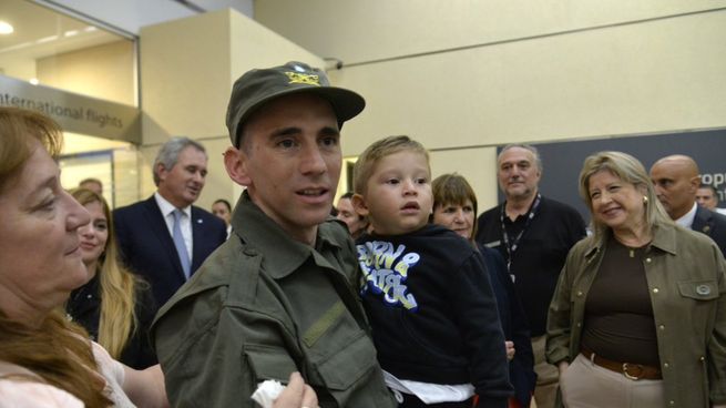 Nahuel Gallo arribó a Ezeiza a las 4:45 en un vuelo privado.